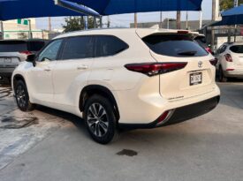 TOYOTA HIGHLANDER XLE 2020