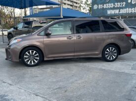 TOYOTA SIENNA XLE 2018