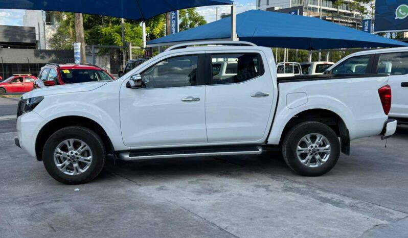 Nissan Frontier LE 2023 lleno