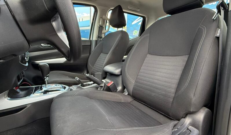 Nissan Frontier LE 2023 lleno