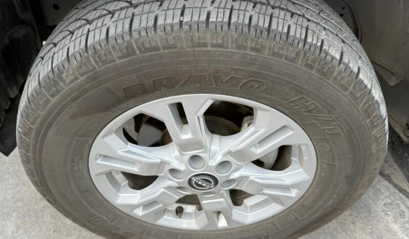 Nissan Frontier LE 2023 lleno