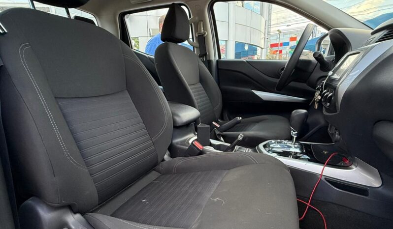 Nissan Frontier LE 2023 lleno