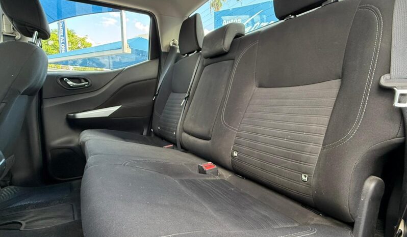 Nissan Frontier LE 2023 lleno