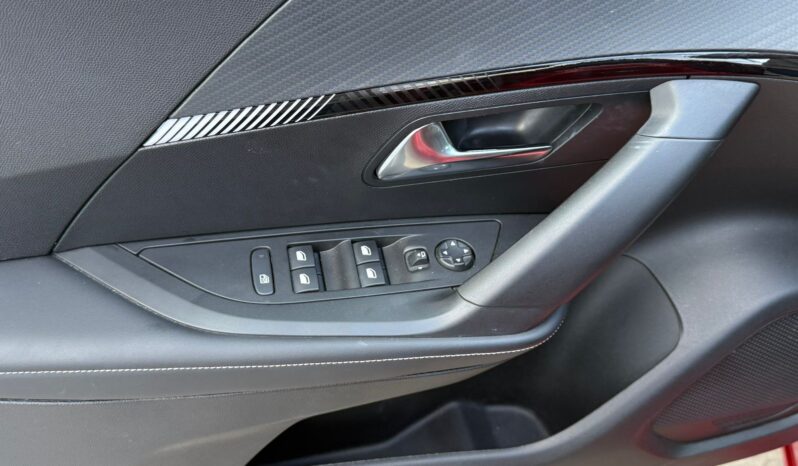 Peugeot 2008 Allure Pack PureTech 2025 lleno