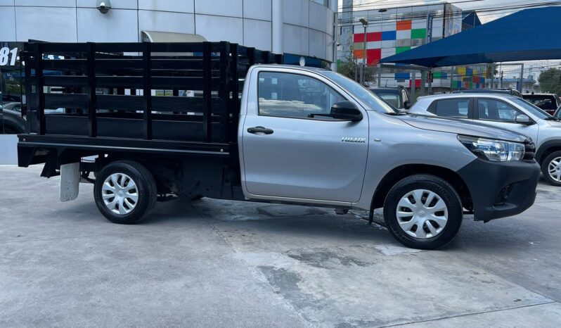 Toyota Hilux Estacas Base 2023 lleno