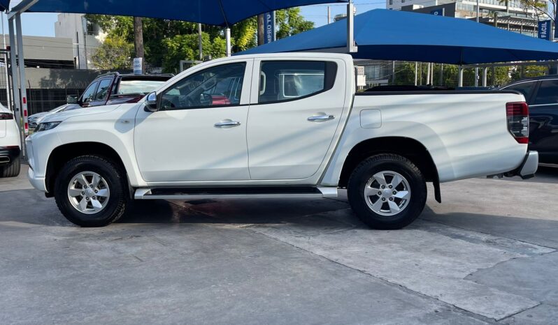 MITSUBISHI L200 GLX 2022 lleno