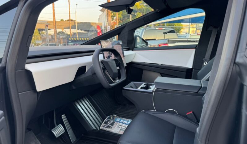 TESLA CYBERBEAST 2024 lleno