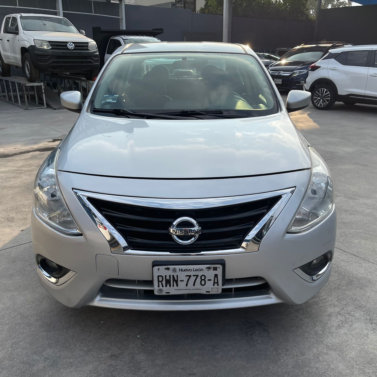 Nissan Versa Advance 2019