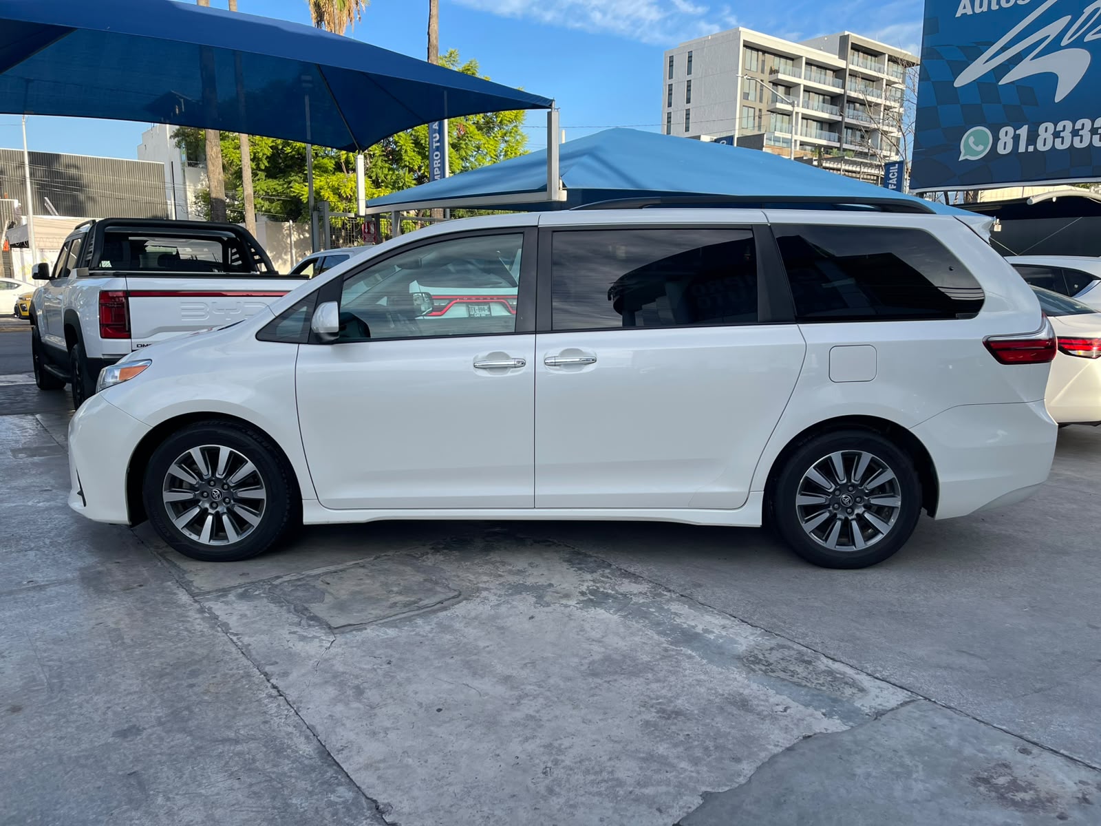 TOYOTA SIENNA XLE 2020